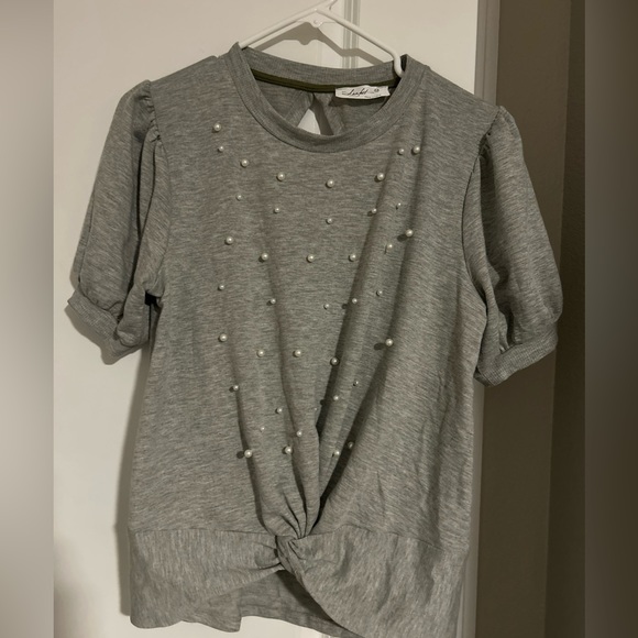 Skonhet Women’s M Gray Short Sleeved Pearl Shirt Knot Front Open Back - Picture 1 of 9